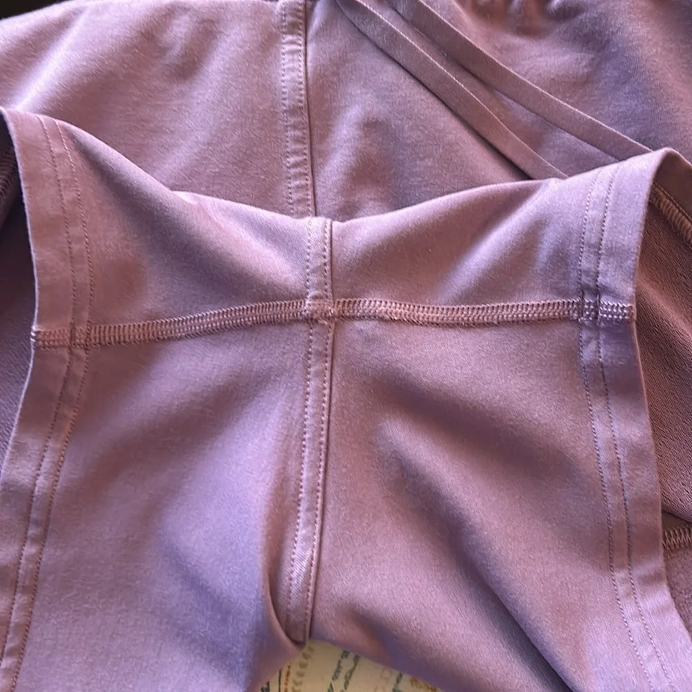 Lululemon‎ Every Moment Short 3” Vintage Quartz Size 4 - Picture 5 of 8